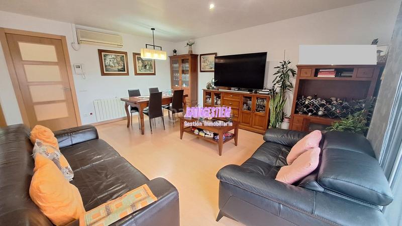 Foto 586944b6-8783-4d6f-87b7-6ce22affb8f9. Casa adosada con gran jardin ! en Sant Crist Badalona