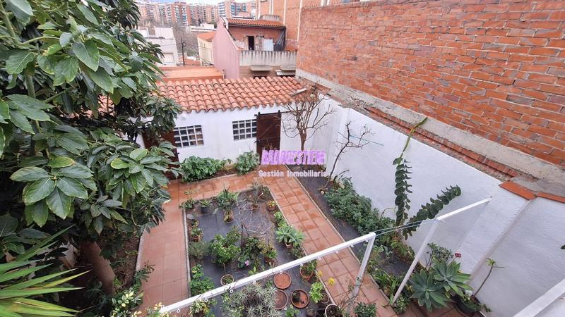 Foto 5c230ff5-eda9-4767-bdd2-82085c510fe1. Casa adosada con gran jardin ! en Sant Crist Badalona