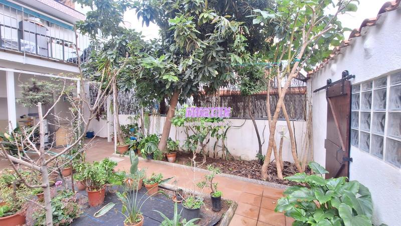 Foto 86a595ba-26cf-4cce-ad02-c580533e4340. Casa adosada con gran jardin ! en Sant Crist Badalona