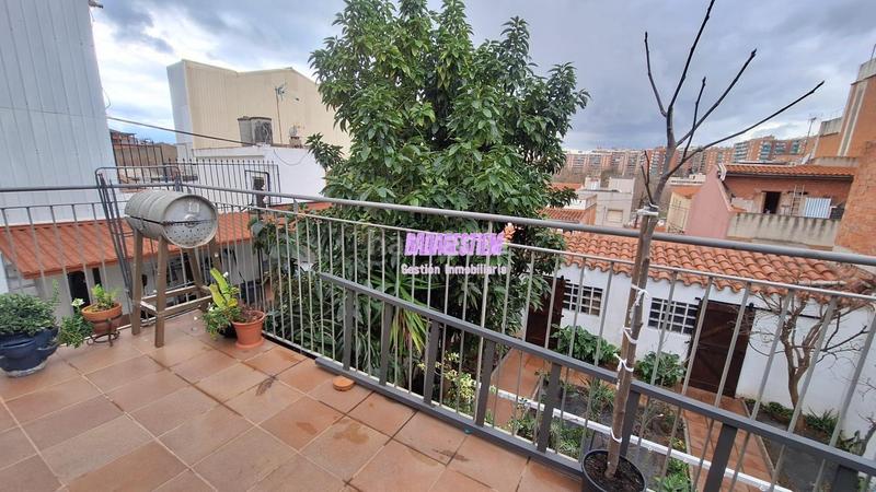 Foto a2ea8239-f3bb-4bfc-b330-c71a6c28db6d. Casa adosada con gran jardin ! en Sant Crist Badalona