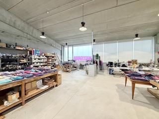 Fabrikhalle  Plaça del vapor. Nave en poligono guixeres badalona