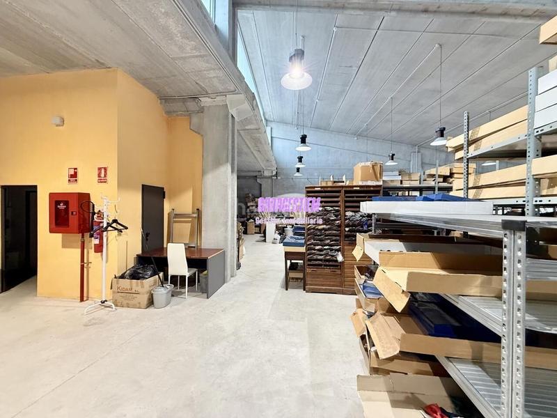 Foto a8b9fb29-3182-4c80-b2e1-1049e138e790. Capannone industriale in Pomar Badalona