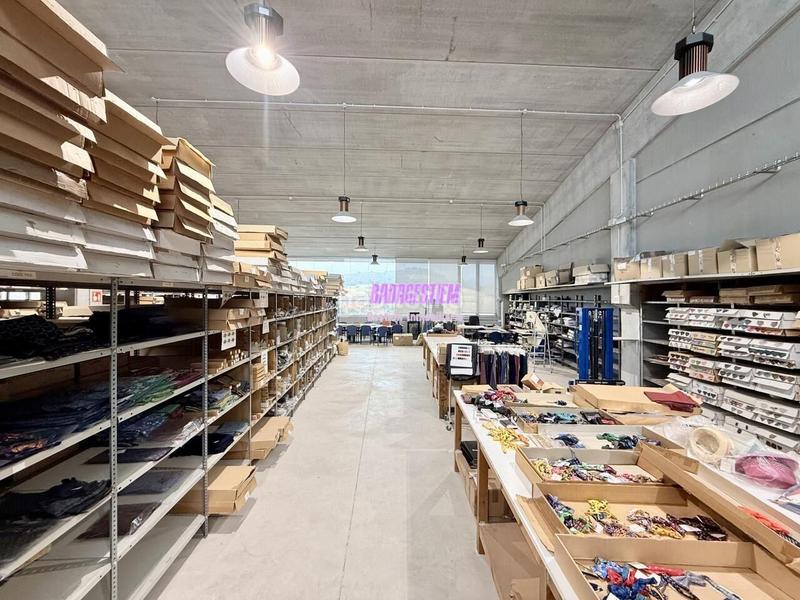 Foto cfc57d4d-baed-44f4-918c-7ac64ad77a01. Fabrikhalle in Pomar Badalona