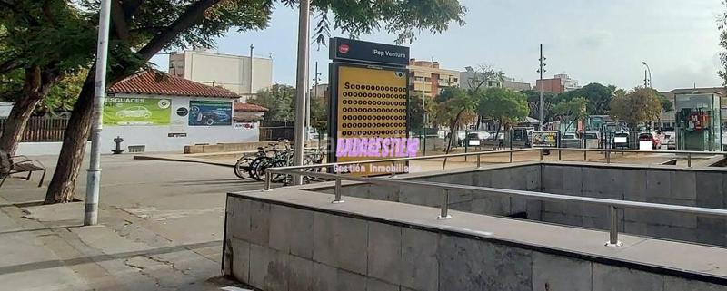 Foto 1d1c14bb-8e95-4703-a54f-99d064aab380. Alquiler local comercial local con entrada para vehiculo en Badalona