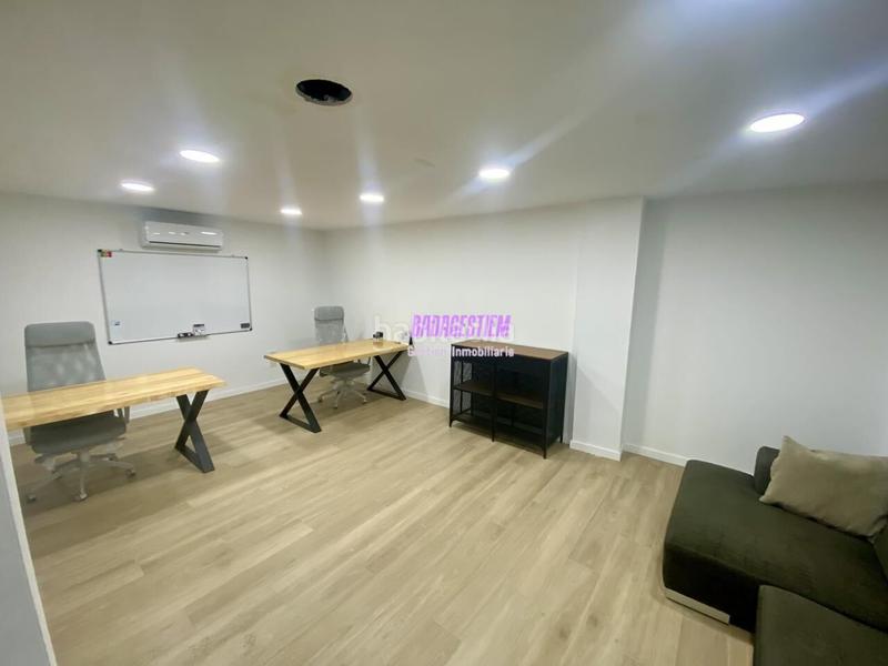 Foto 4d50b243-816c-47ab-b781-4cbf93330f40. Local comercial con aparcamiento para vehiculo en Badalona