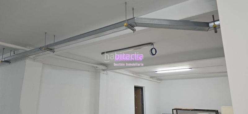 Foto 83bd1efc-8078-4529-a3af-6fad2bc46e5a. Local comercial con aparcamiento para vehiculo en Badalona