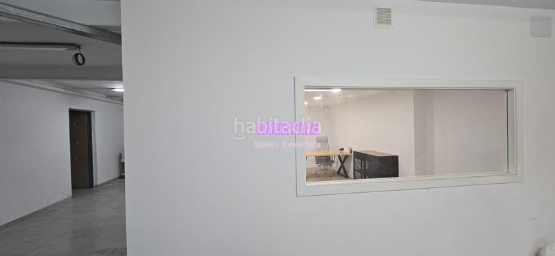 Foto 91987f8a-701a-42e3-a816-208ff774b662. Local comercial con aparcamiento para vehiculo en Badalona