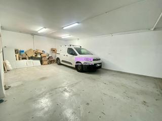Local commercial  Avenida marques de montroig. Con aparcamiento para vehiculo