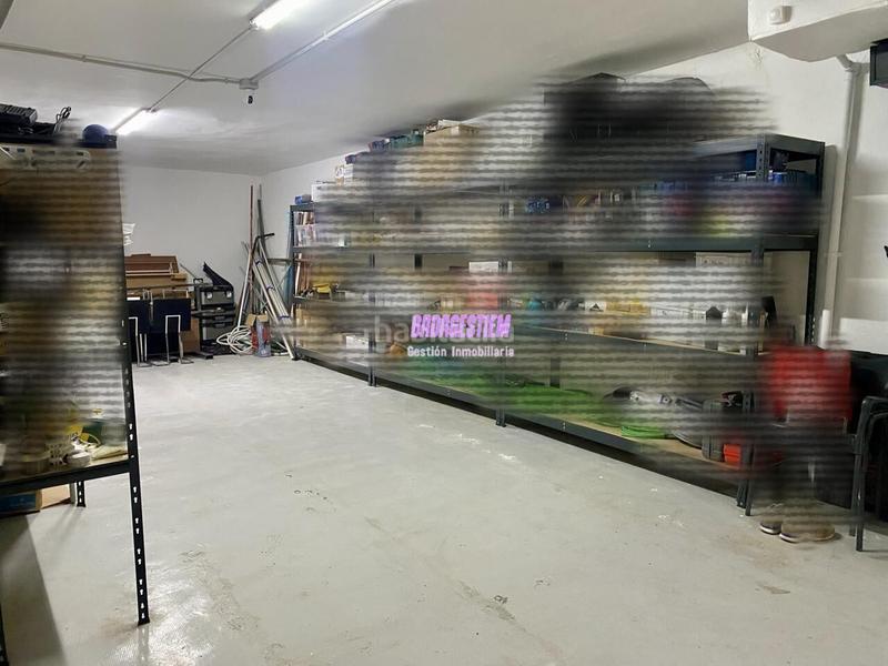Foto d28c34f6-05b5-4a19-934c-f69ca806435f. Local comercial con aparcamiento para vehiculo en Badalona