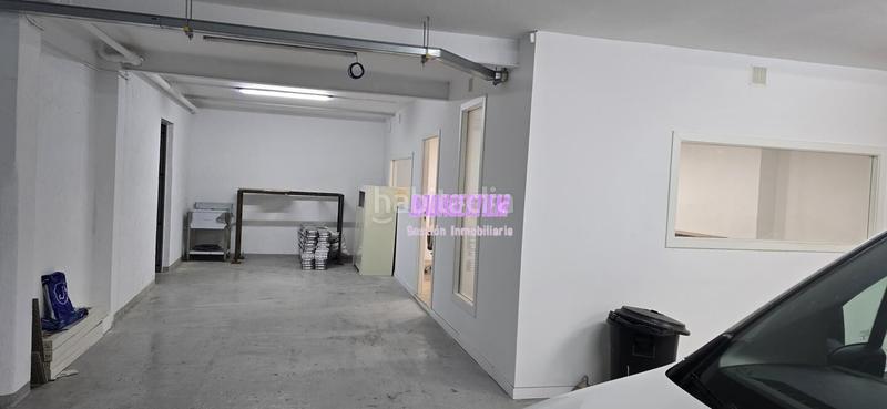 Foto d555e726-105d-4053-8b81-5b97e41229c7. Local comercial con aparcamiento para vehiculo en Badalona