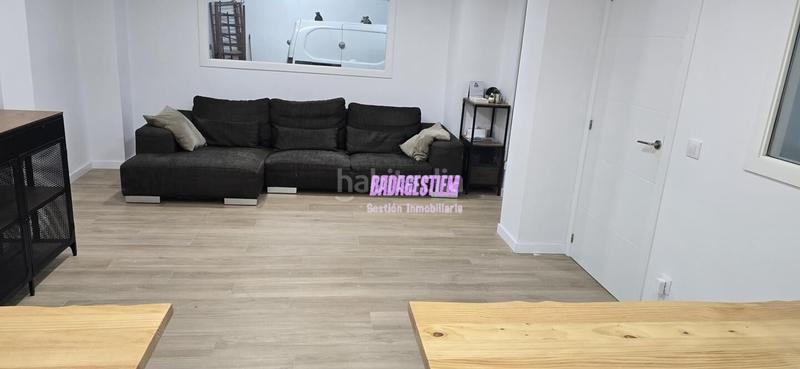 Foto d56dbe6a-9f33-416c-805d-79a6845ef5f3. Local comercial con aparcamiento para vehiculo en Badalona