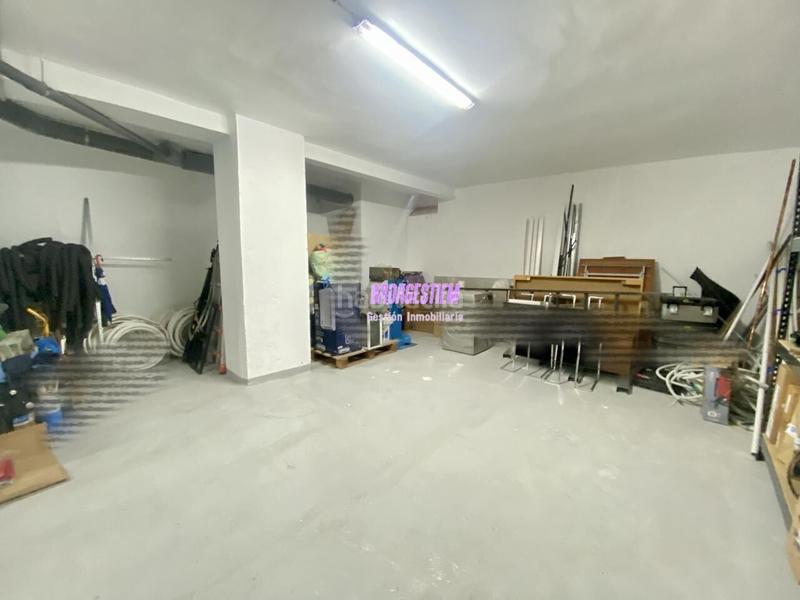 Foto f432321f-9fd6-476a-9967-c0902bf46194. Local comercial con aparcamiento para vehiculo en Badalona