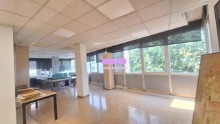 Location Bureau  Carrer dels arbres. Centro de badalona