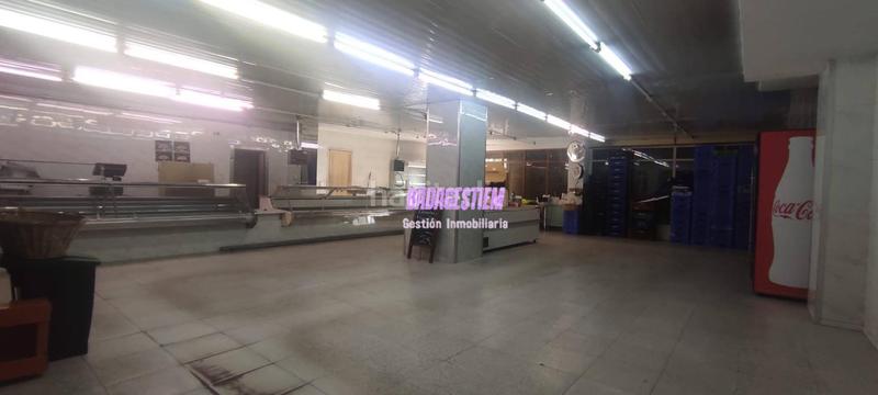 Foto 9c0400d4-a7ed-42c2-bc18-fdf2579c7fde. Alquiler local comercial junto al metro de Gorg en Badalona