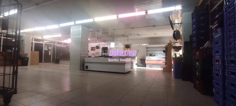 Foto 9d017fb9-d933-4742-b867-aea34339018b. Alquiler local comercial junto al metro de Gorg en Badalona