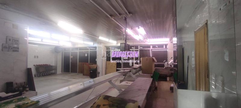 Foto b5c87d5e-23a6-4911-8f76-90c857da9b97. Alquiler local comercial junto al metro de Gorg en Badalona