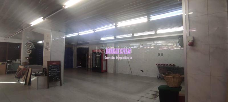 Foto cbb4c61a-25d1-4a5f-8794-1b3214e9e78d. Alquiler local comercial junto al metro de Gorg en Badalona
