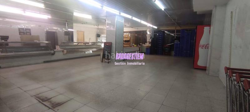 Foto fc5baa18-04b8-48b3-b0e3-62fa18c868d4. Alquiler local comercial junto al metro de Gorg en Badalona