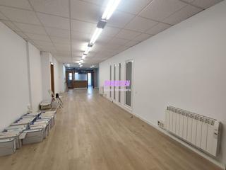 Business premise in Centre. Local en el centro de badalona