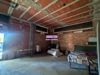 Lloguer Local Comercial a Montigalà. Local comercial en alquiler con salida de humos en montigalá