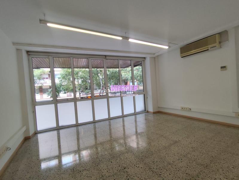 Foto 08e76be5-26ee-42e9-a052-6502e3499b34. Local comercial oportunidad única en el centro en Badalona