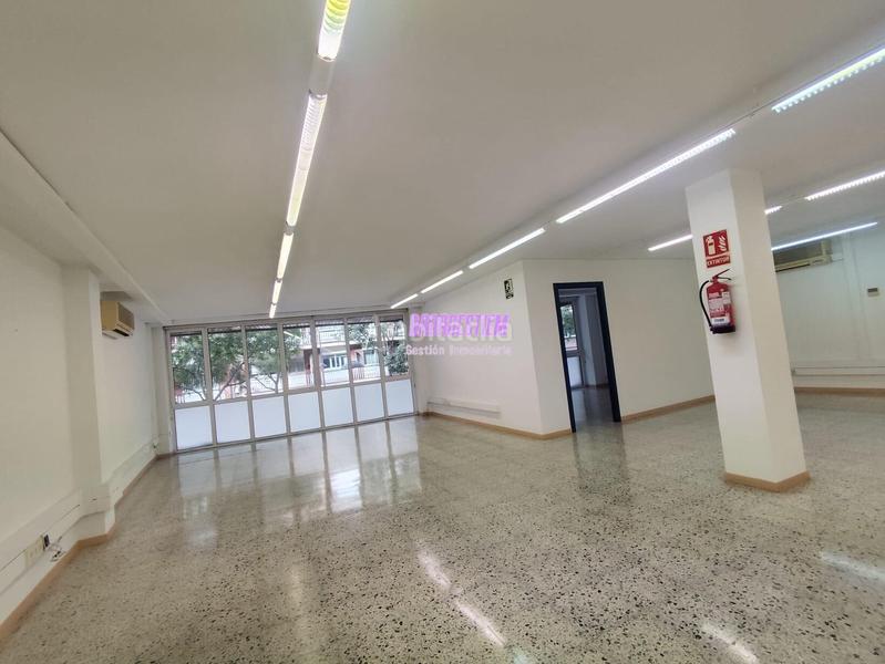 Foto 318f7abd-87d3-4622-a8fb-22f597446345. Local comercial oportunidad única en el centro en Badalona