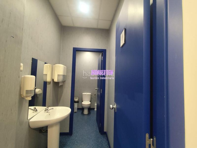 Foto 32cca23a-bd28-4cde-abbb-be1aa1c2aeee. Local comercial oportunidad única en el centro en Badalona