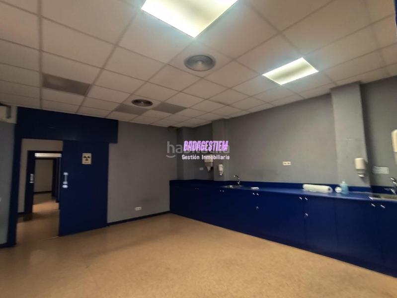 Foto 9300a1e8-5e9b-423e-94f4-7acb46be0e68. Local comercial oportunidad única en el centro en Badalona