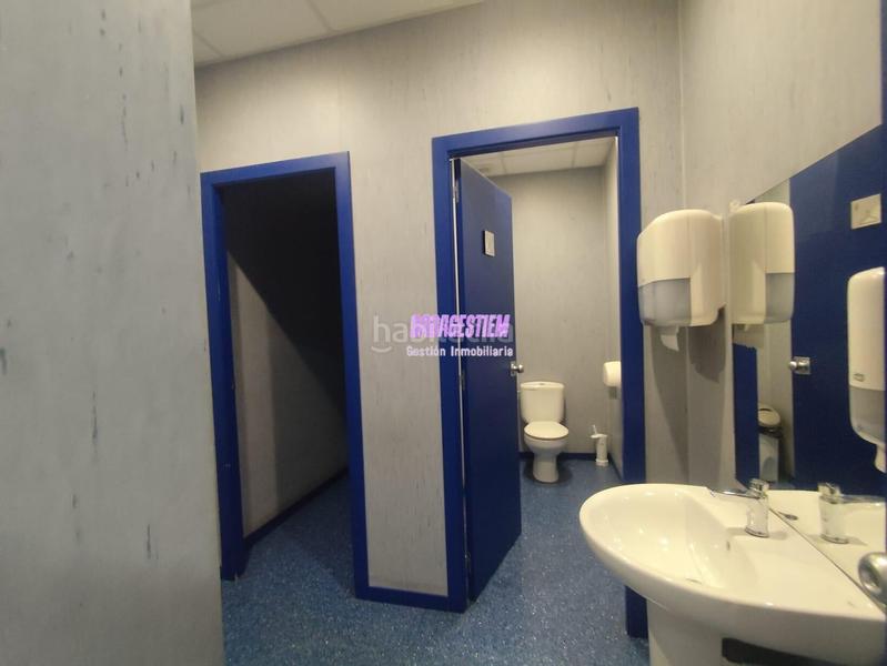 Foto d7c29a64-3dfa-441e-9048-c8f24b78f7c2. Local comercial oportunidad única en el centro en Badalona