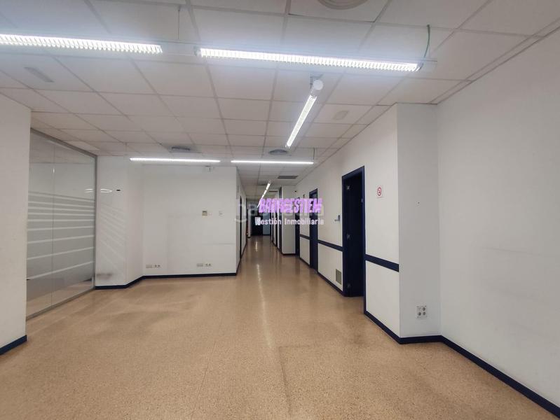 Foto fccf96ee-ef97-4906-8693-58a55accd54b. Local comercial oportunidad única en el centro en Badalona
