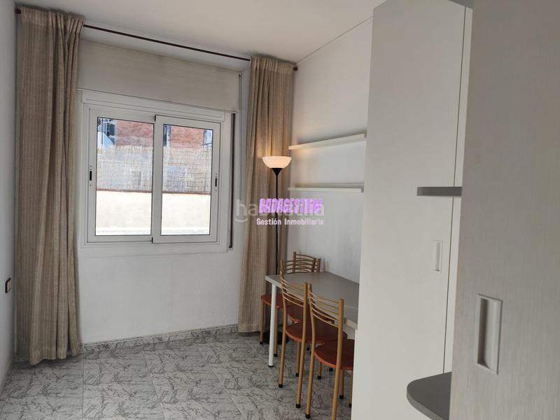 Foto b15f6c7f-e026-4698-bf6e-87ee2342d79f. Appartamento con riscaldamento in Llefià Badalona