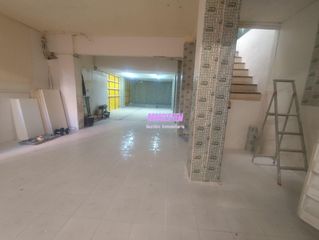 Business premise  Carrer general weyler. Local esquinero en pep ventura  oportunidad comercial única