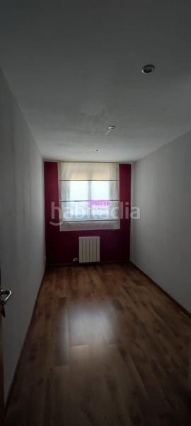 Foto d6dbc5c5-2ea4-4f49-b6fd-2d22328294e3. Piso oportunidad en venta con inquilino en Sant Roc Badalona
