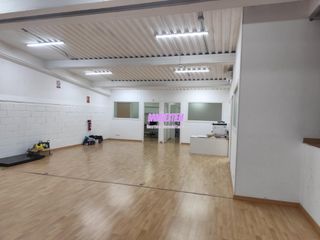 Lloguer Local Comercial  Carrer carrer d'alemanya, 68. Gran local en alquiler