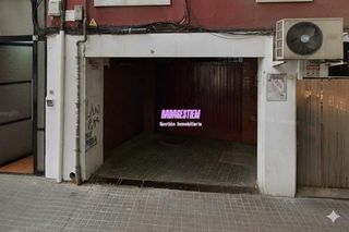Aparcament cotxe a Carrer GUIFRE