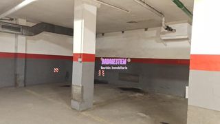 Aparcament cotxe  Carrer guifre. Parking en el centro de badalona para coche mediano