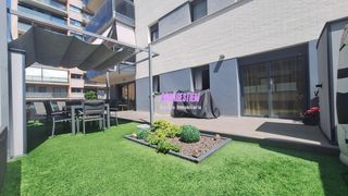 Pis  Passeig maritim. Primera linea de mar  con terraza y  piscina comunitaria