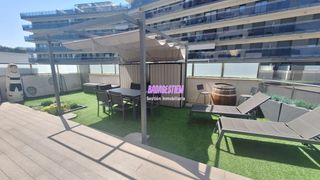 Appartement  Passeig maritim. Primera linea de mar  con terraza y  piscina comunitaria