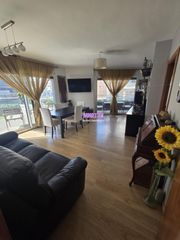 Pis  Passeig maritim. Primera linea de mar y con piscina comunitaria