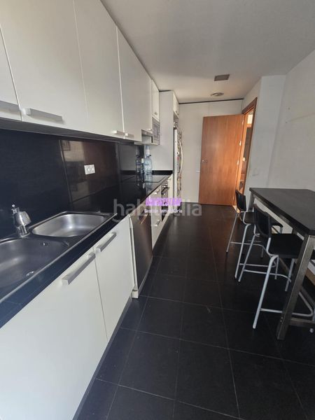 Foto bf85bc70-8ba1-4e15-a9f2-bcd61bdc7ce8. Pis amb aparcament piscina a Port Badalona