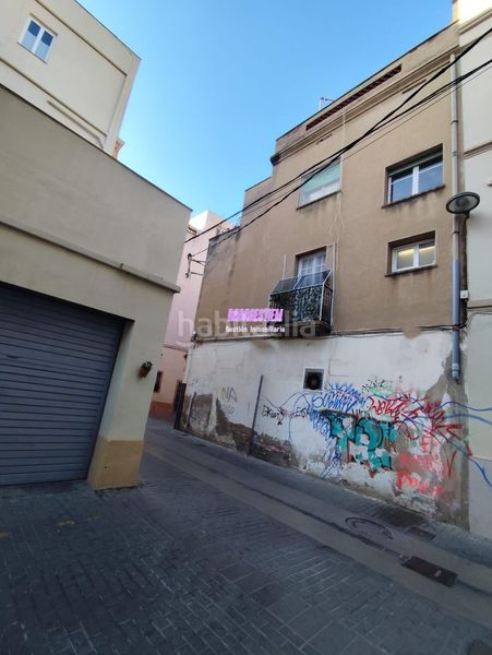 Foto 993d63f0-1214-40a5-afcf-9b41ea8307e1. Casa adossada a Centre Badalona