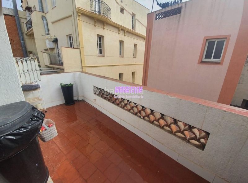 Foto eec4e190-fb4e-4927-b7c8-c2034a191680. Casa adossada a Centre Badalona