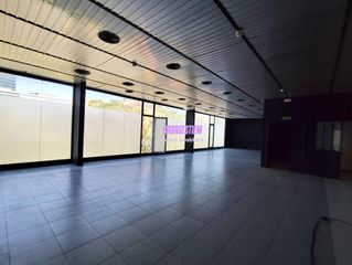 Nau industrial a Canyadó. Nave esquinera en venta en badalona