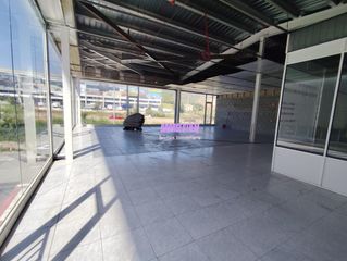 Nau industrial a Canyadó. Nave esquinera en venta en badalona