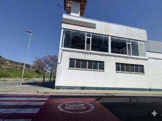 Nau industrial a Canyadó. Nave esquinera en venta en badalona