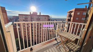 Piso  Ronda sant antoni de llefia. Junto al metro! totalmente exterior y listo para entrar a vivir!