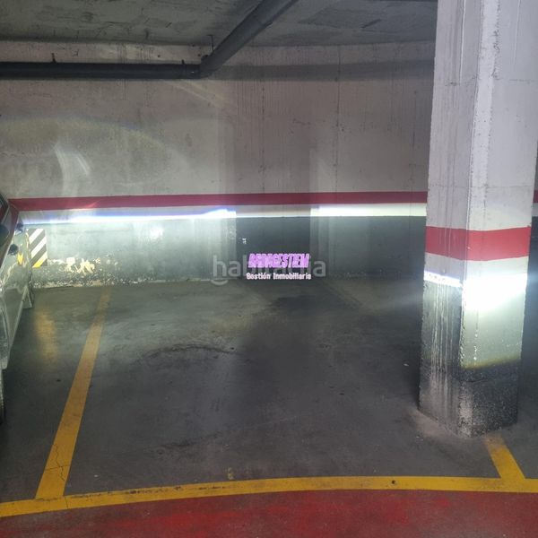 Foto 85246a42-fb5f-44f6-b7dd-0f1230eec2a0. Affitto posto auto in Puigfred Badalona