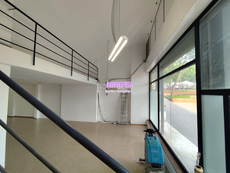 Foto 7d393054-133d-4b96-b52d-151d634529c7. Local comercial a Puigfred Badalona