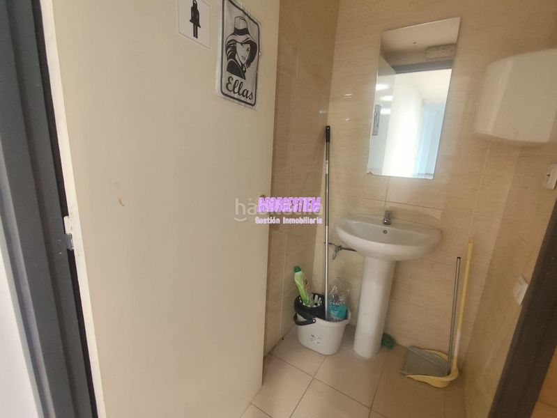 Foto c2465bd4-2fda-40e8-867f-838cd03857b7. Local comercial a Puigfred Badalona