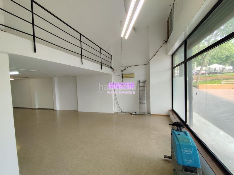 Foto f9aad53c-12da-42c7-b8b0-e0e3cf5c85a2. Local comercial a Puigfred Badalona